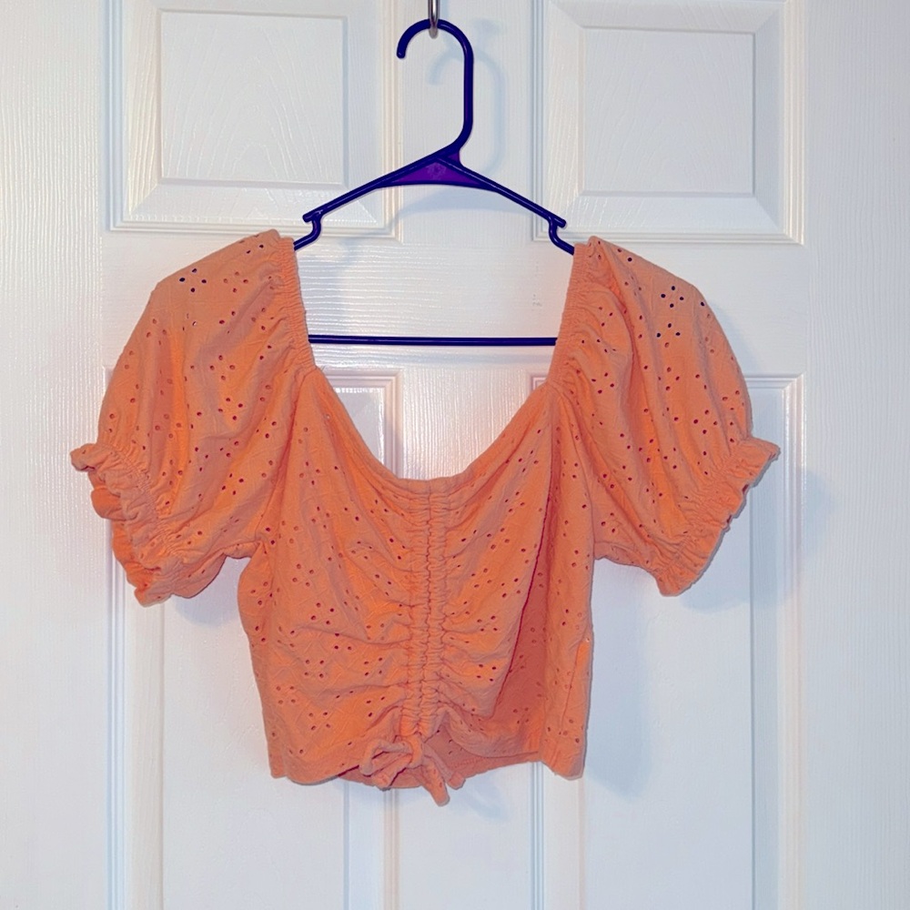2/$10🌟SO eyelet ruched crop top